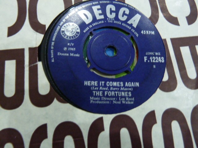 Large collection of 45's including The Walker Brothers, The Casuals, The Stylistics, Dave Edmonds - Image 3 of 4