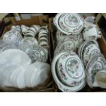 Large quantity of part tea and dinner service 'Indian Tree' pattern (113 pieces) (2 boxes) Condition