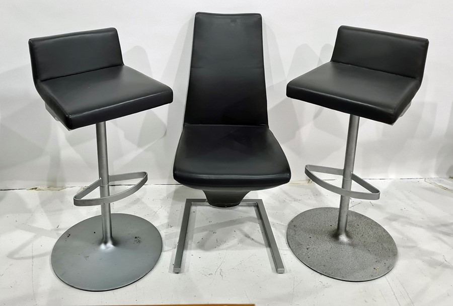 Four modern Rolf Benz breakfast bar chairs and two matching dining chairs (6)