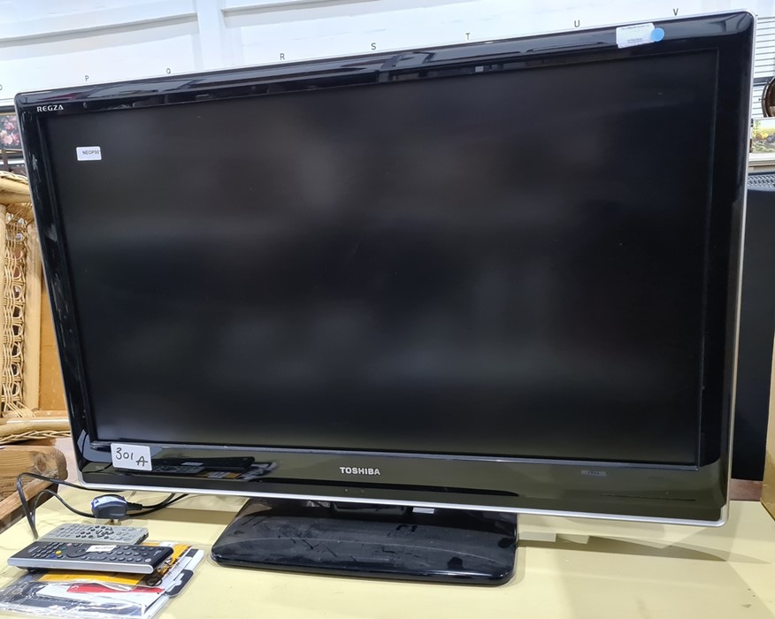 Toshiba flatscreen television, 36"