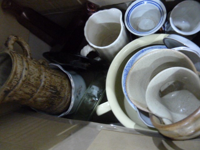 Quantity of assorted ceramics to included a decorative basin, a fish plate, assorted vintage plates, - Image 2 of 2