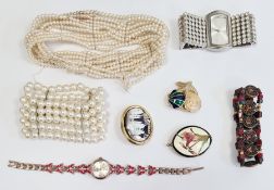 Large quantity of costume jewellery