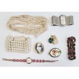 Large quantity of costume jewellery