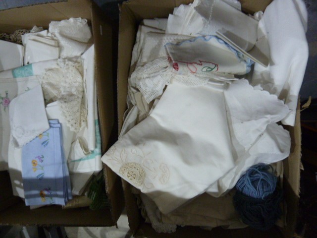 Large quantity of damask table linen and other linens (2 boxes)