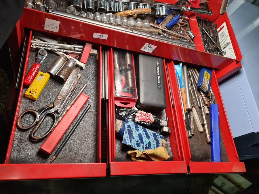 Red Snap-On tool chest with cabinet over six small drawers and three longer drawers, on top of - Image 3 of 17