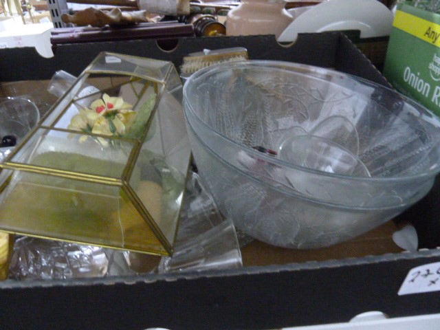 18 piece porcelain tea service, boxed, various vintage biscuit and sweet tins, moulded glassware, - Image 3 of 3