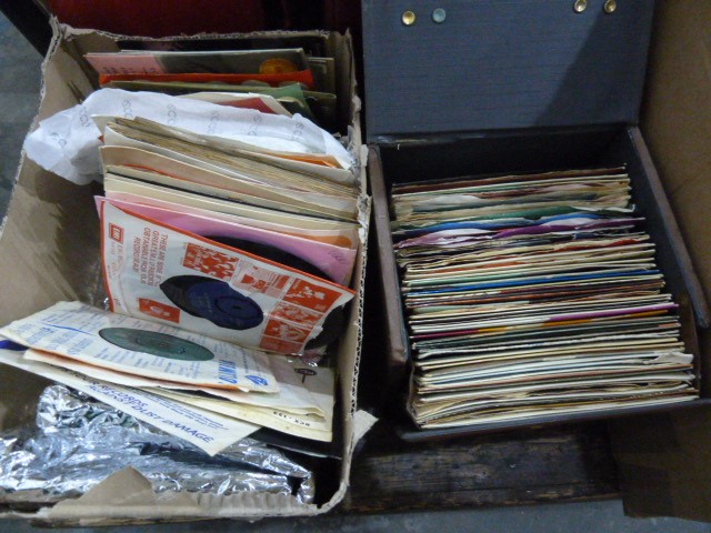 Large collection of 45's including The Walker Brothers, The Casuals, The Stylistics, Dave Edmonds - Image 4 of 4