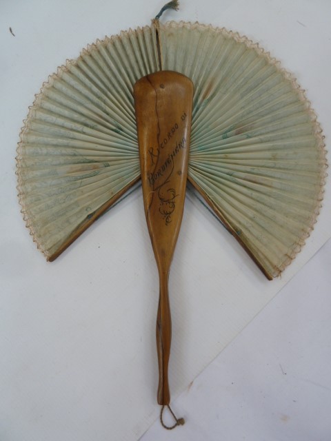 A tortoiseshell (?) and black lace fan, a wooden and black lace fan, a black wooden fan with painted - Image 3 of 4