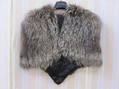 Vintage fox fur capeCondition ReportInside stitching is all intact.  No evident rips, tears or