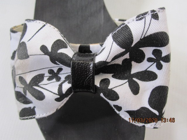 Lulu Guinness mules with black and white bow decoration, in original box and dust bag, Irregular - Image 3 of 6