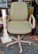 Office swivel chair Condition ReportHeight and back rest are adjustable.  Arms are not removable.