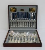 Canteen of Viners silver-coloured metal flatware, six place settings, 44 pieces Condition