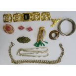 Large quantity of costume jewellery and jewellery boxes, watches, etc (1 box)