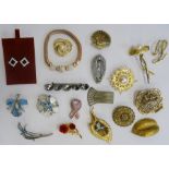 Large quantity of sundry costume jewellery to include silver bracelets, dress rings, etc (4 boxes)