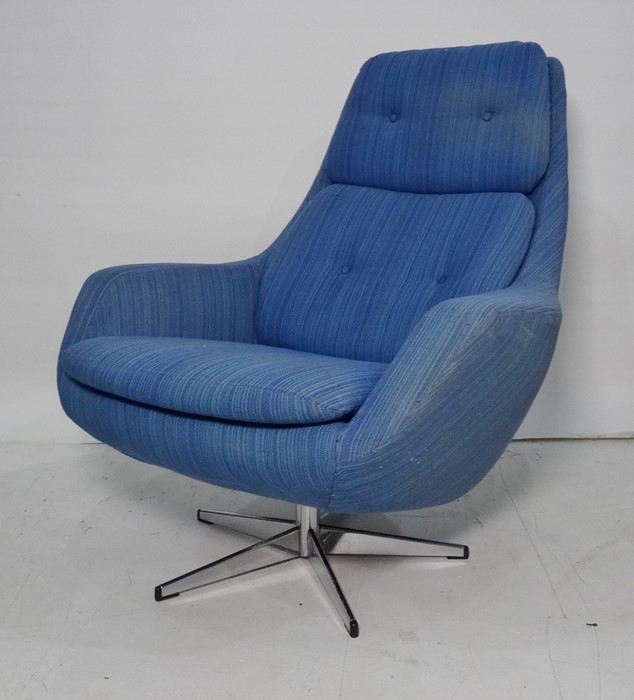1960's designer swivel armchair in the manner of Robin Day in blue upholstery, chrome effect base