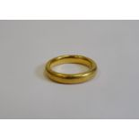 22ct gold wedding ring, 7.4gCondition ReportSome very light surface scratches. Size M