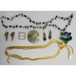 Quantity of costume jewellery, some boxed, to include brooches, necklaces, etc (1 box)