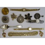 Quantity of sundry costume jewellery, watches, etc (1 box)