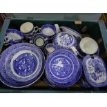 Quantity of blue and white Willow pattern Wedgwood china and other blue and white china including