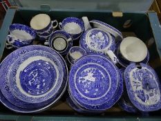 Quantity of blue and white Willow pattern Wedgwood china and other blue and white china including