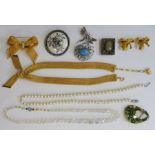 Large quantity of costume jewellery, jewellery boxes and other items