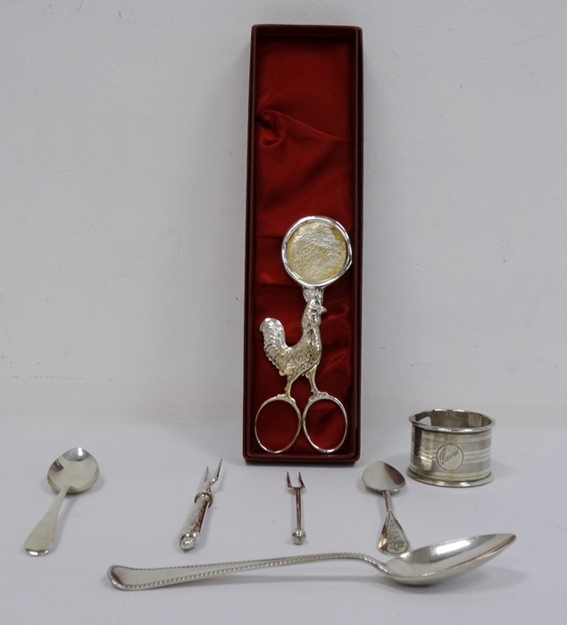 20th century silver cigar cutter in the shape of a cockerel, cased, makers H&C, 2.3oz  plus silver
