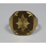 9ct gold gent's ring, square with star engraving, 7g approx