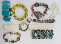 Large quantity of costume jewellery (2 boxes)