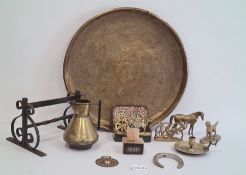 Large circular brass tray, other brassware and metalware items to include horse brasses, etc