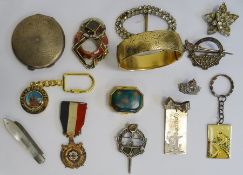 Silver compact, circular and engine-turned, small quantity of costume jewellery and jewellery