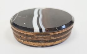 Oval brown banded agate mounted snuff box, 6cm x 7cm