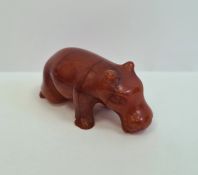 Carved amber-coloured miniature model of a hippopotamus, 5cm wide