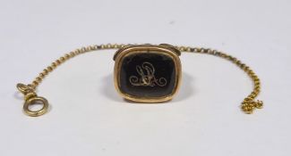 Gold-coloured seal pendant with chain (unmarked), initialled