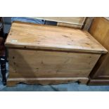 20th century pine blanket box, to bracket feet, 95.5cm x 56.5cm