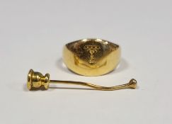 18ct gold small signet ring, 5.9g and a yellow metal pin (2)