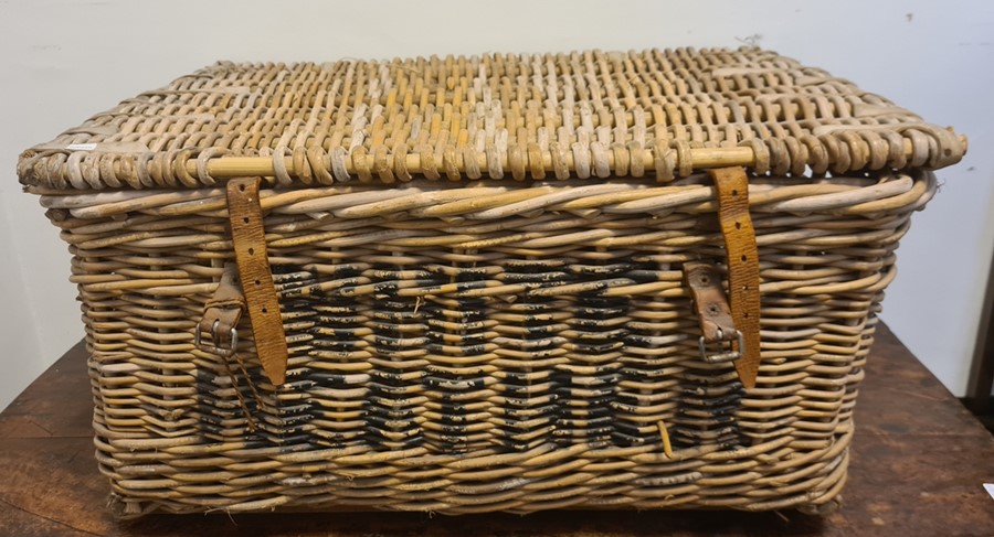 Wicker hamper with leather straps