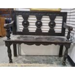 20th century stained oak settle, the back with three vase-shaped moulded splats, on turned supports