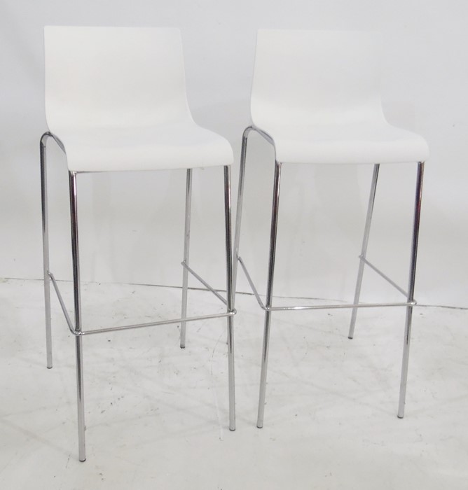 Pair of white plastic and chrome bar stools (2)