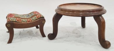 Mahogany low jardiniere stand, circular and turned on three scroll supports and a small stool with