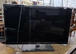 Samsung 40" flatscreen television with instructions and remote, model UE40D5000