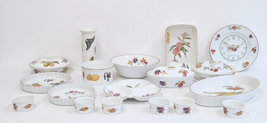 Royal Worcester porcelain oven to tableware to include bowls, tureen and cover, plates, etc '