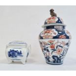 Imari porcelain lidded vase, shouldered ovoid and with Dog of Fo finial, 26cm high and a Japanese