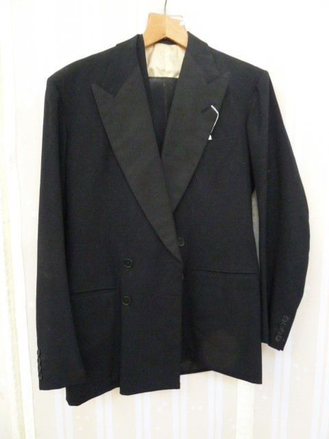 Gentlemen's evening wear to include two tail coats, evening trousers,  three dinner suits (5) - Image 2 of 3