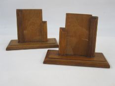 Pair of 20th century oak Deco picture frames on rectangular stands, 16cm high (2)