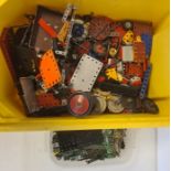 Large quantity of assorted Meccano, loose and various pamphlets (1 box)