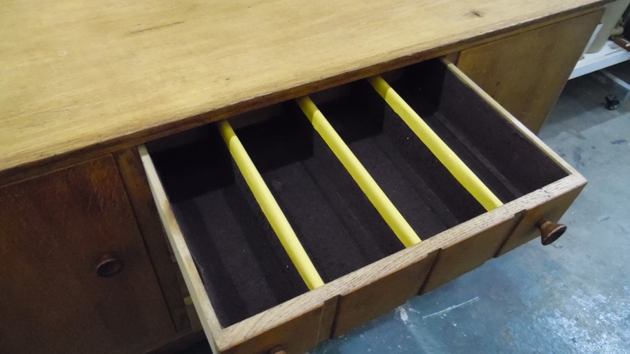 Gordon Russell oak sideboard with four central drawers flanked by cupboard doors, shaped legs, - Image 6 of 14