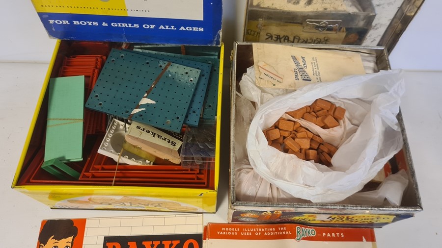 Quantity of Brickplayer in biscuit tin and a Bayko building outfit  (2 boxes) - Image 2 of 4