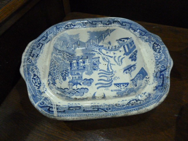 Blue overlay flash glass vase and  small sweetmeat dish, a Willow pattern tureen, lidded, and - Image 3 of 6