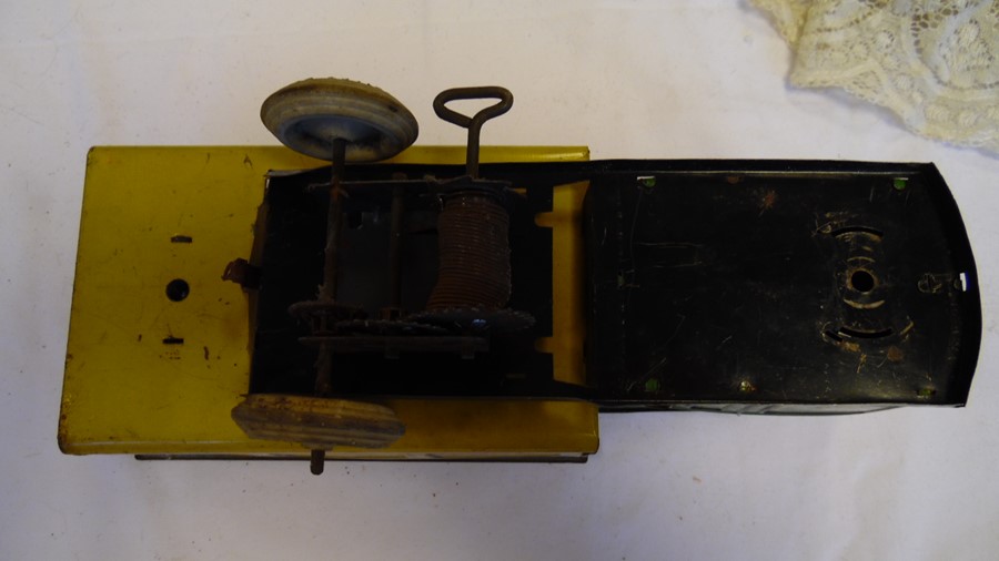 Schuco tinplate car and garage, no.15/125, boxed and a Triang clockwork road service vehicle (2) - Image 5 of 8