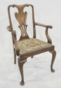 Early 20th century Queen Anne-style walnut open arm carver chair with vase-shaped splat, on cabriole